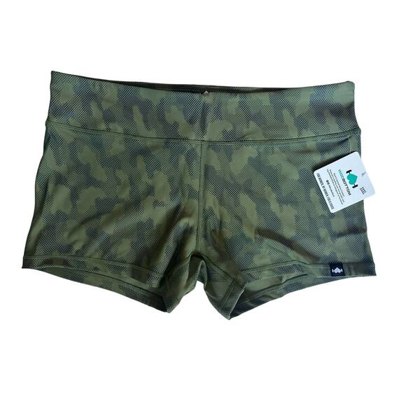 Wodbottom NWT Women’s Green Reflective Camo Workout shorts - size XXXL - Picture 1 of 6